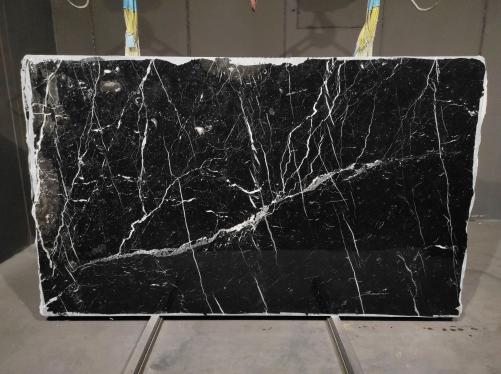 Supply diamondcut slabs 0.8 cm in natural marble NERO MARQUINA 2057. Detail image pictures 