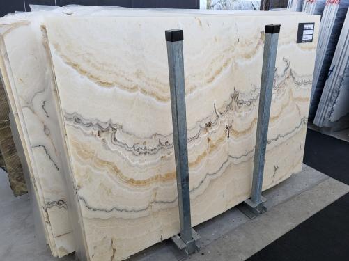 Supply polished slabs 0.8 cm in natural onyx ONICE MIELE DL0234. Detail image pictures 