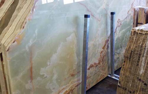 Supply polished slabs 0.8 cm in natural onyx ONICE PAKISTAN AA S0240. Detail image pictures 