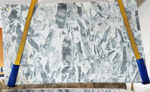 Supply polished slabs 0.8 cm in natural marble PANDA AA T0149. Detail image pictures 
