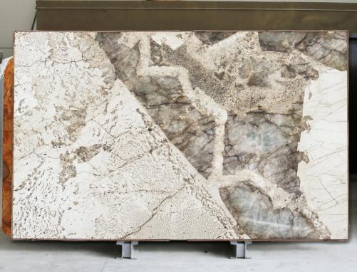 Supply polished slabs 0.8 cm in natural granite PATAGONIA D0021. Detail image pictures 