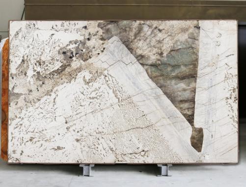 Supply polished slabs 0.8 cm in natural granite PATAGONIA D0021. Detail image pictures 