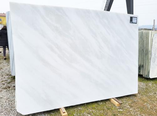 Supply diamondcut slabs 0.8 cm in natural marble RHINO WHITE C0622. Detail image pictures 