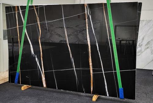 Supply polished slabs 0.8 cm in natural marble Sahara Noir 1651. Detail image pictures 