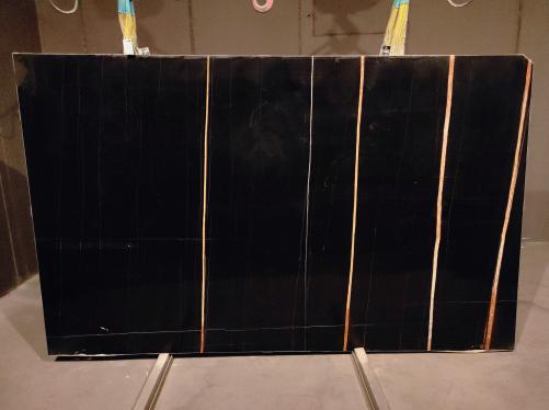 Supply polished slabs 0.8 cm in natural marble Sahara Noir 1743M. Detail image pictures 
