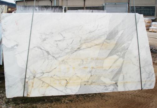 Supply diamondcut slabs 0.8 cm in natural marble STATUARIETTO 339. Detail image pictures 
