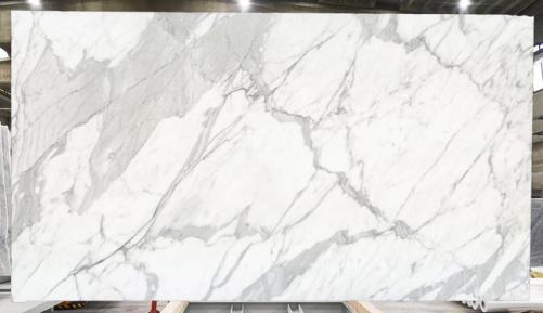 Supply sawn slabs 0.8 cm in natural marble STATUARIO EXTRA 1674. Detail image pictures 