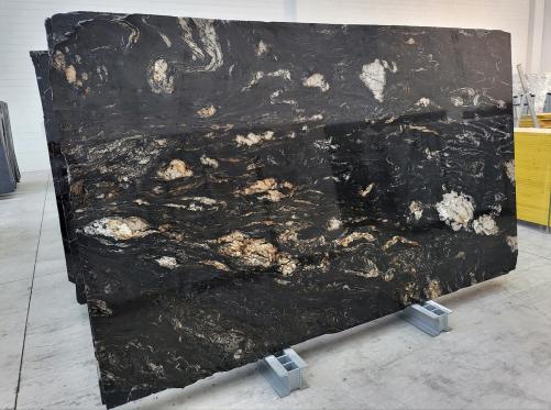 Supply polished slabs 1.2 cm in natural granite TITANIUM GOLD 1790. Detail image pictures 