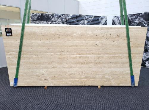 Supply honed slabs 0.8 cm in natural travertine TRAVERTINO CLASSICO 1869. Detail image pictures 