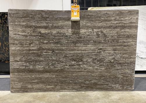 Supply polished slabs 0.8 cm in natural travertine TRAVERTINO SILVER DARK DL0232. Detail image pictures 