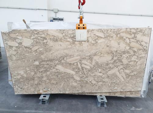 Supply honed slabs 0.8 cm in natural travertine TRAVERTINO SPARTACUS 1321. Detail image pictures 