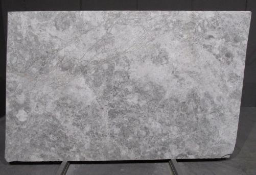 Supply honed slabs 0.8 cm in natural marble TUNDRA GREY 1560M. Detail image pictures 