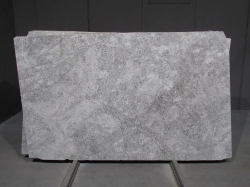 Supply honed slabs 0.8 cm in natural marble TUNDRA GREY 1724M. Detail image pictures 