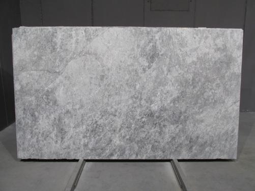 Supply honed slabs 0.8 cm in natural marble TUNDRA GREY 1725M. Detail image pictures 