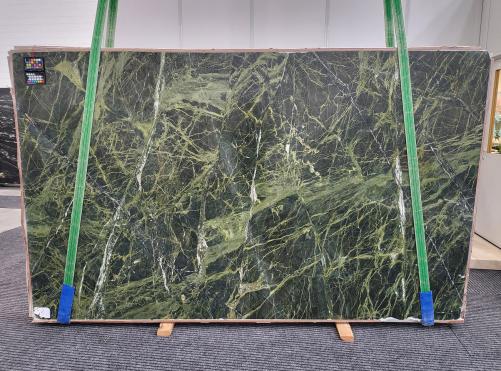 Supply polished slabs 2 cm in natural marble VERDE KARZAI 1953. Detail image pictures 