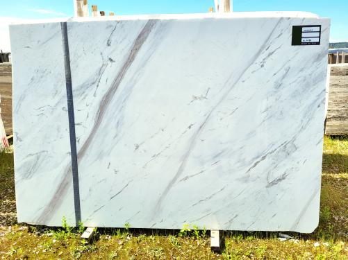 Supply honed slabs 0.8 cm in natural marble VOLAKAS DL0131. Detail image pictures 