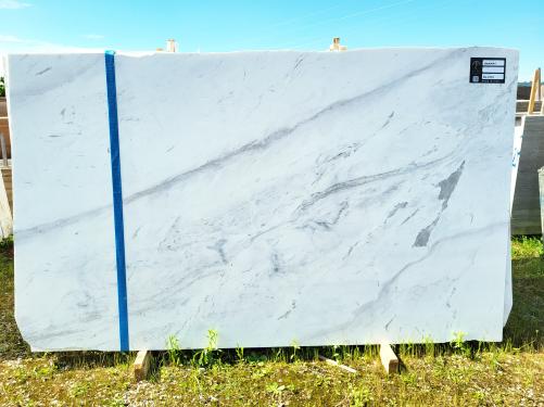 Supply honed slabs 0.8 cm in natural marble VOLAKAS DL0130. Detail image pictures 