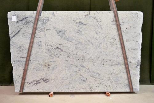 Supply polished slabs 0.8 cm in natural granite WHITE KASHMIR 0087. Detail image pictures 