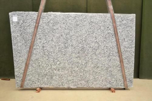 Supply polished slabs 1.2 cm in natural granite WHITE PRIMATA 2610. Detail image pictures 